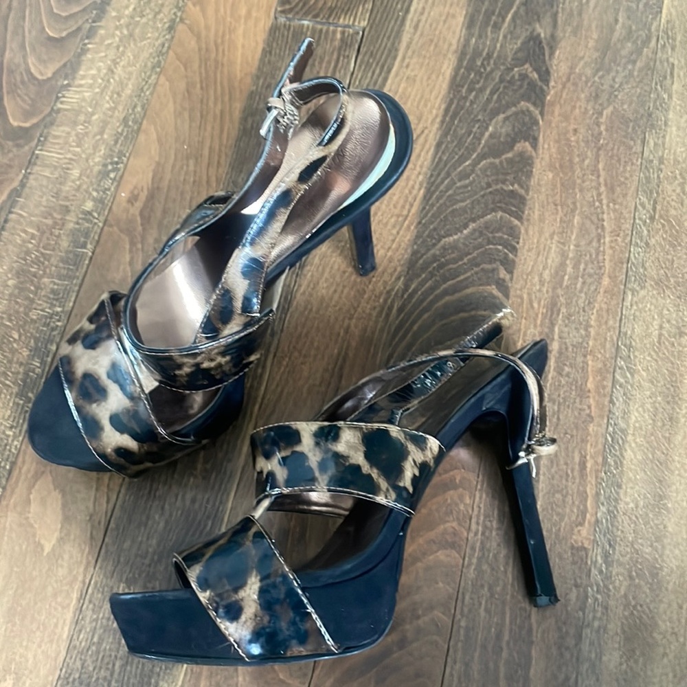 Nine West printed pumps